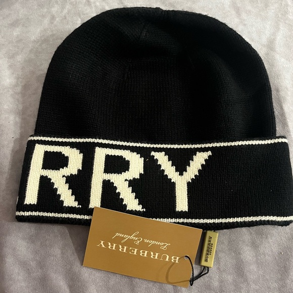 - Burberry beanie - Picture 2 of 3